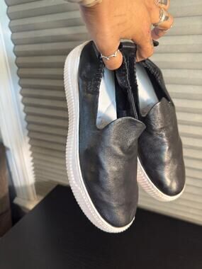 Sofft Black Leather Slip On Platform Sneakers Comfort Shoes Women’s Size 9M